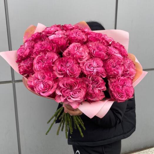25 пионовидных роз