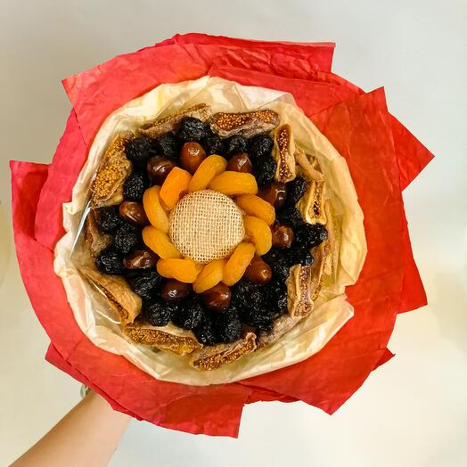 Bouquet of dried fruits
