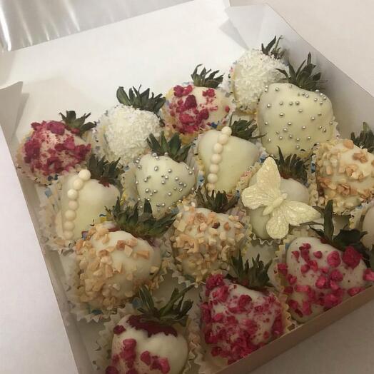 Set of Strawberries in chocolate BUTERFLY