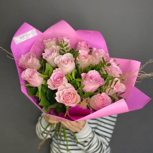 Розовые розы