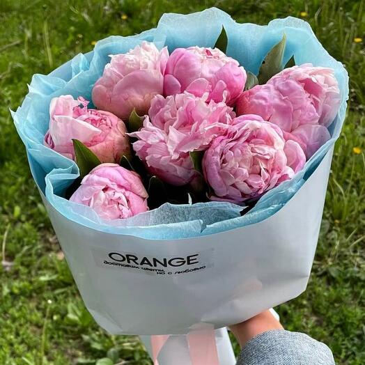 Monobucket made of peonies