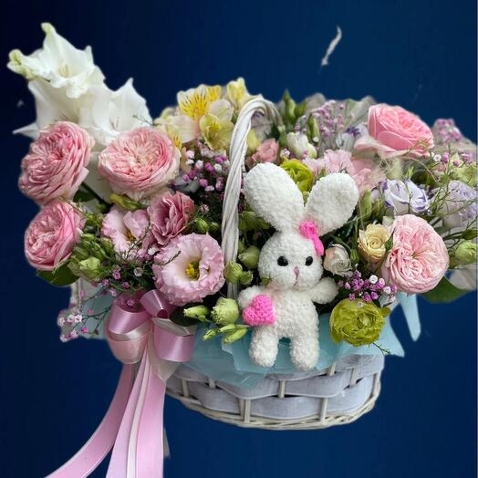 Корзина с игрушкой