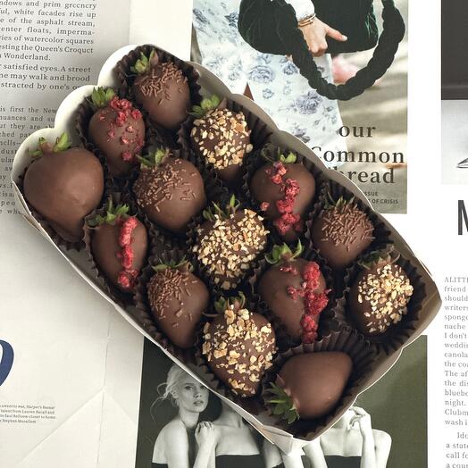 Клубника в шоколаде Choco (12 ягод)