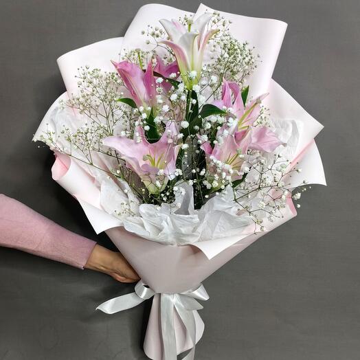 Bouquet of 1 pink lily and gypsophila (art.2923)