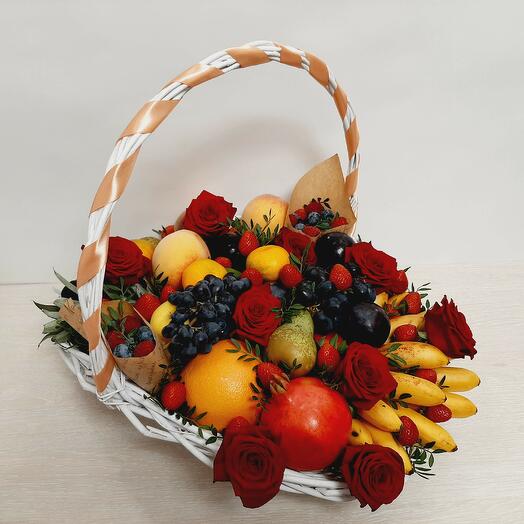 Fruit basket with berries