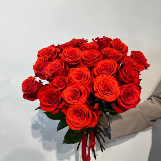 Букет из 25 алых роз