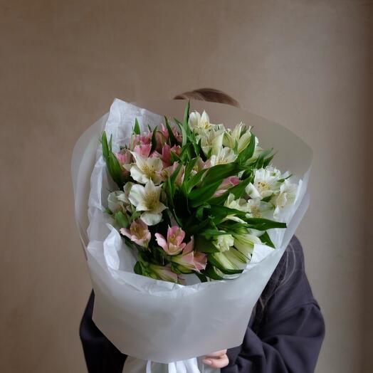 Букет из 9 розовых и белых альстромерий