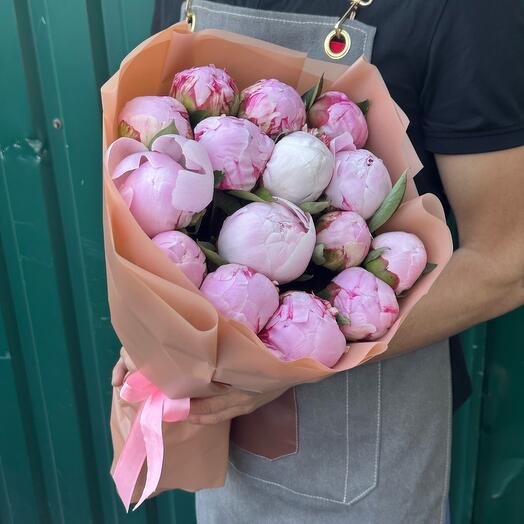 Bouquet of 15 peonies