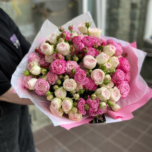 Большой букет из кустовых пионовидных роз