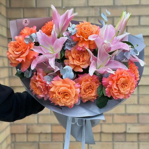 Букет с лилиями