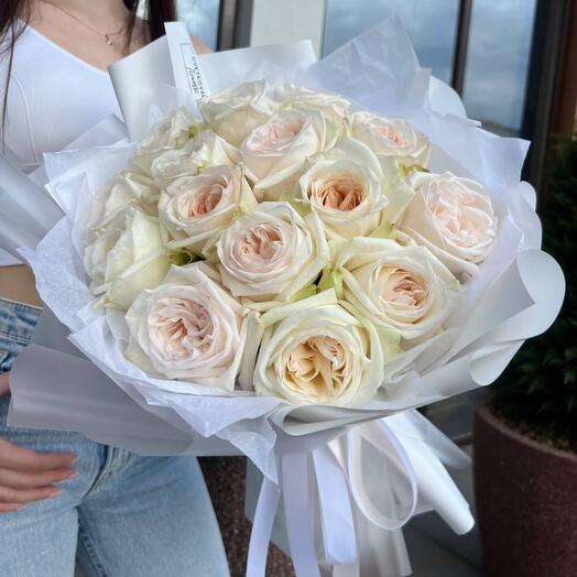 Ароматные пионовидные белые розы 15 штук