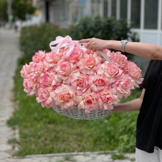 Корзина с французскими розами