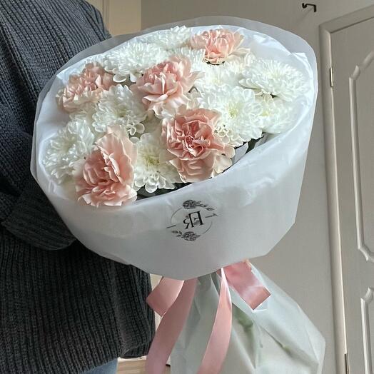 Диантусы с хризантемой