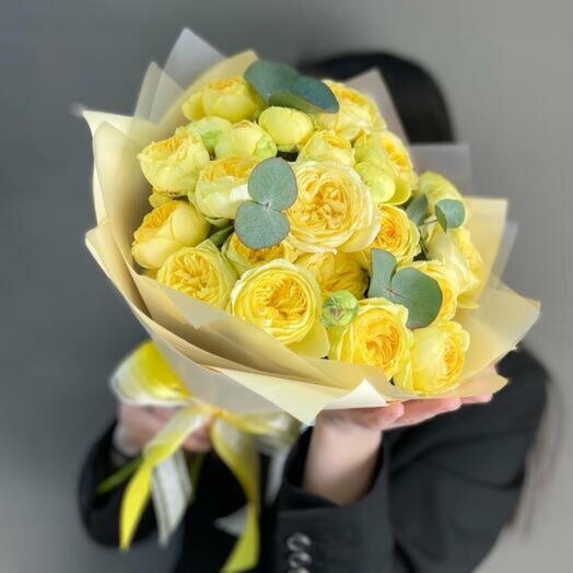 Golden Radiance: Yellow Peony Rose Bouquet