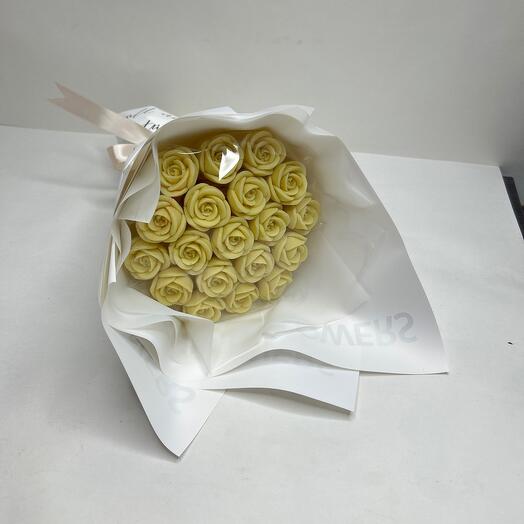 19 white roses