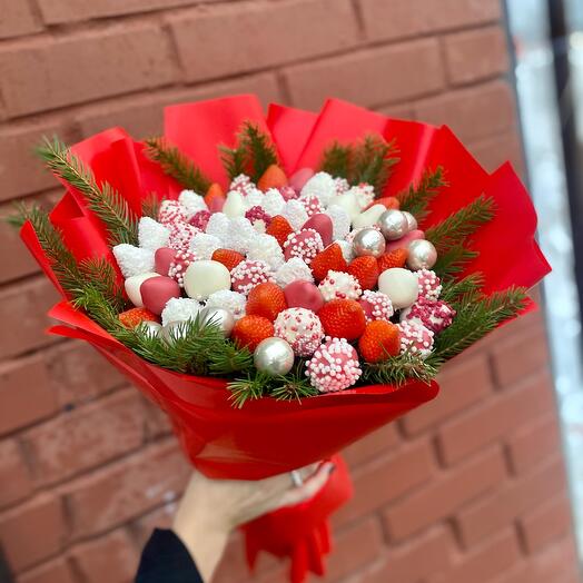 Новогодний букет из клубники