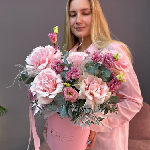 Композиция с французскими розами и эустомой «Pink love»