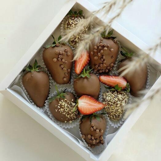 Клубника в молочном шоколаде (9шт)