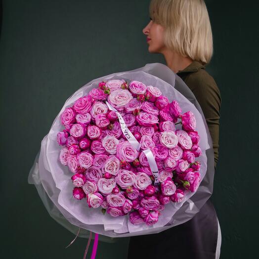 Bushy peony-shaped roses
