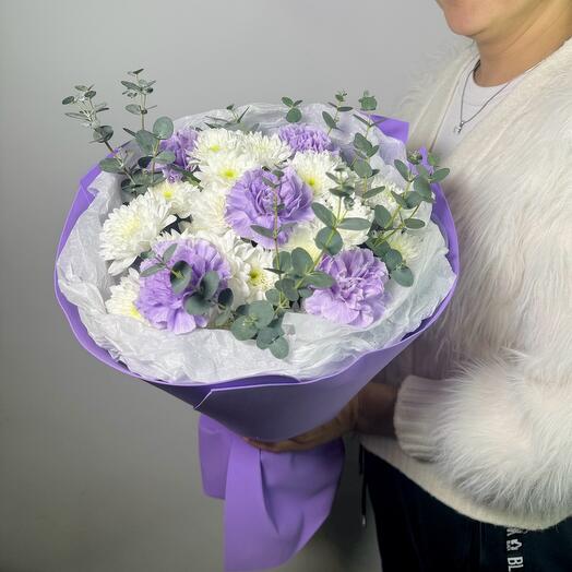 Bouquet of chrysanthemum with eucalyptus and dianthus