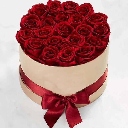 RED ROSES IN A SMALL BOX