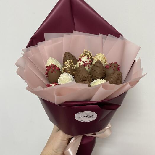 Chocolate-covered strawberry bouquet Fidelity