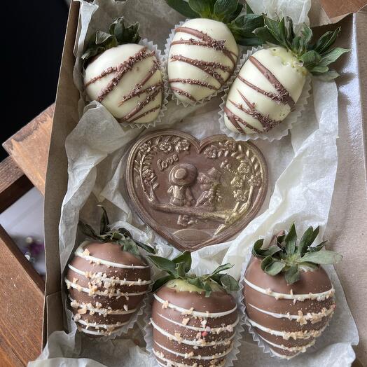 Клубничка + шоколадное сердце 💝
