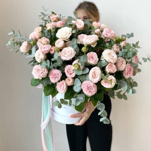 Пионовидные розы в коробочке