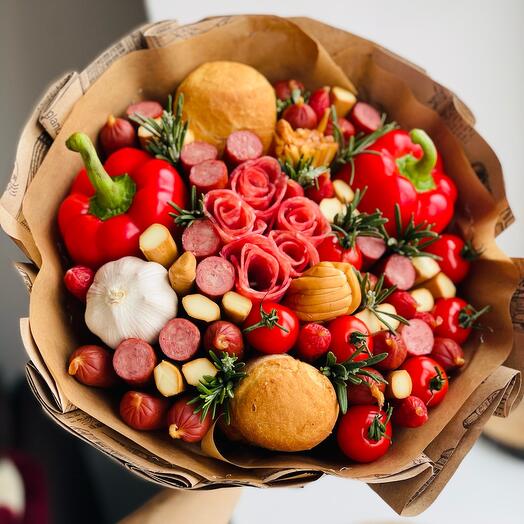 Мужской букет с колбасными розами