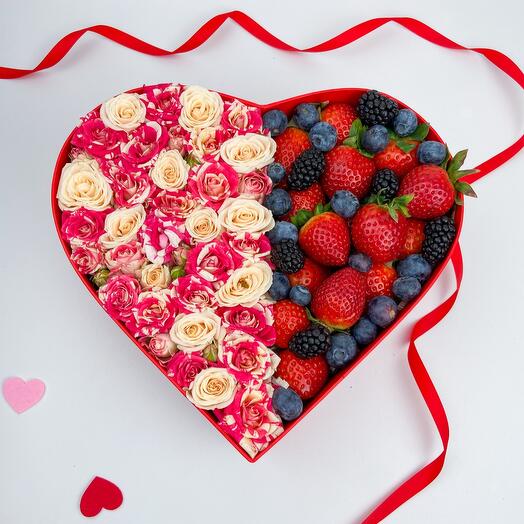 Розы, клубника, голубика, ежевика