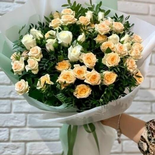Букет из 11 кустовых роз