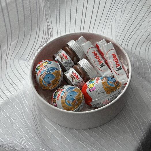 Круглый набор с мини нутеллой и киндерами