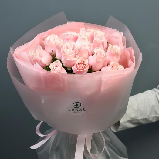 Monobucket of 15 pink roses