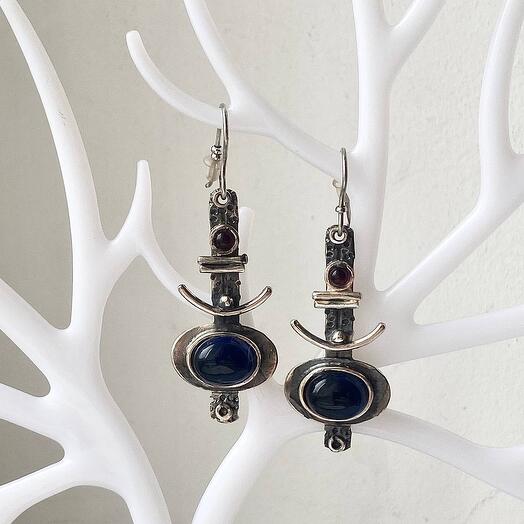 Серебряные серьги с сапфиром