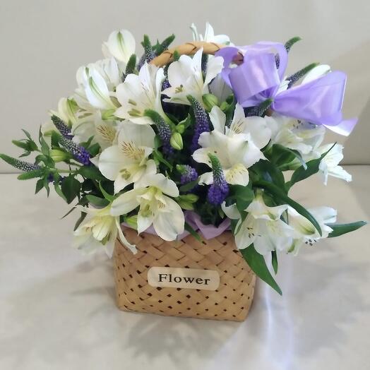 Корзина с цветами