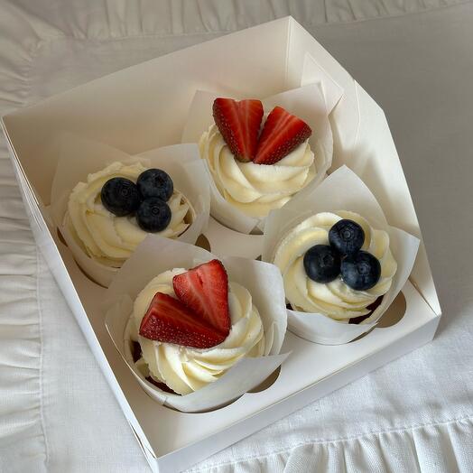 Cupcakes with berries for birthday