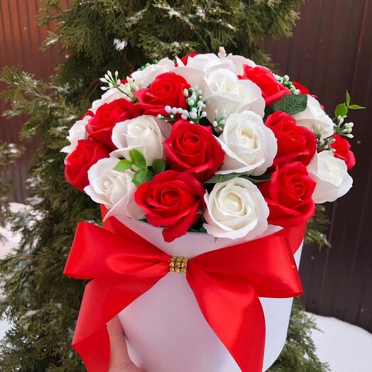 Букет в коробке из 35 роз