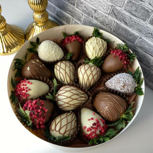 Клубника в шоколаде "Dessert Hit" 15-16шт