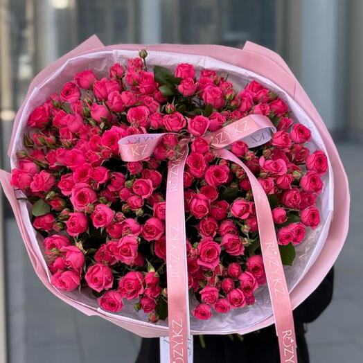 Моно букет из 35 кустовых роз