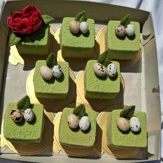 Муссовые пирожные с фундучным пролине