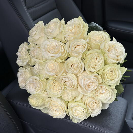 Mono bouquet of 25 white roses
