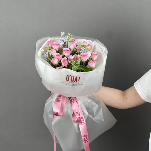 Bouquet with 5 spray roses and oksipetal