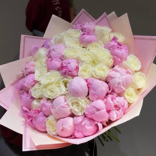 Шикарный букет пионы и белые розы 🌸