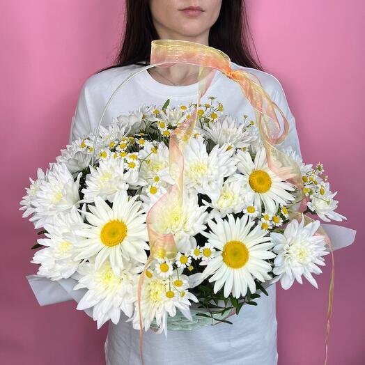 Корзина с цветами, ромашки на подарок,милая корзинка