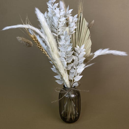 Dried flowers small vase