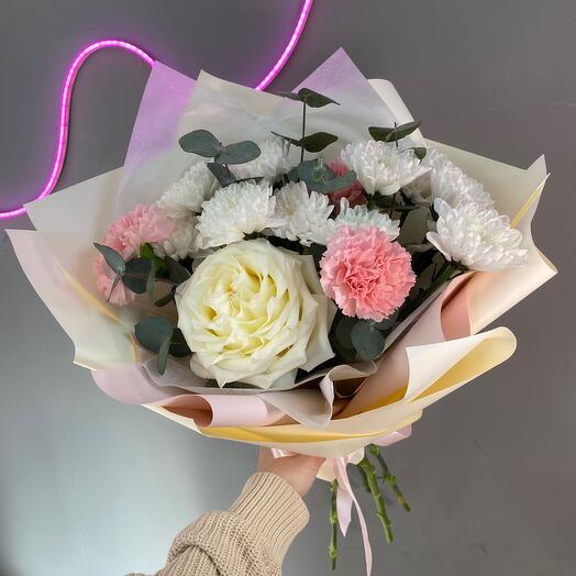 Нежная хризантема, диантусы и роза💐