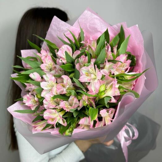 Букет из 15 нежно-розовых альстромерий