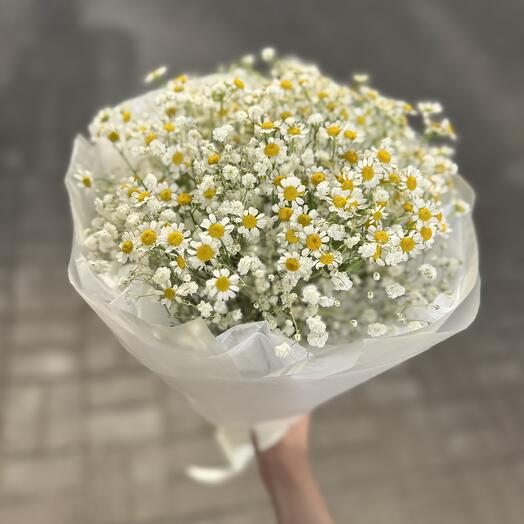 Букет с матрикарией и гипсофилой «Ромашковое облако 🌥️»