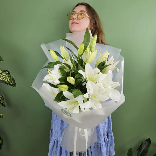 Букет из 5 ароматных белых лилий