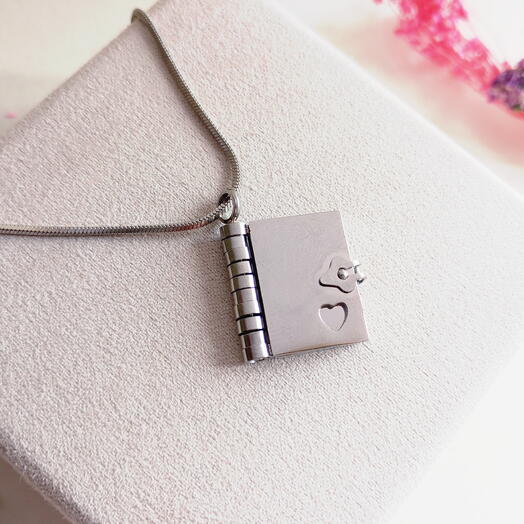MY BOOK LOVE pendant
